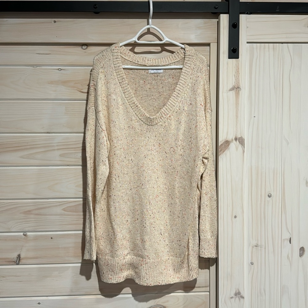 Old Navy V Neck Sweater - NEVER WORN
